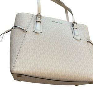 Michael Kors Voyager East West White Beige Signature Tote NEW w tags 🌷